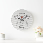 白パーソナライズされたいハト結婚の贈り物アクリルラーグ ラージ壁時計 (ホーム)