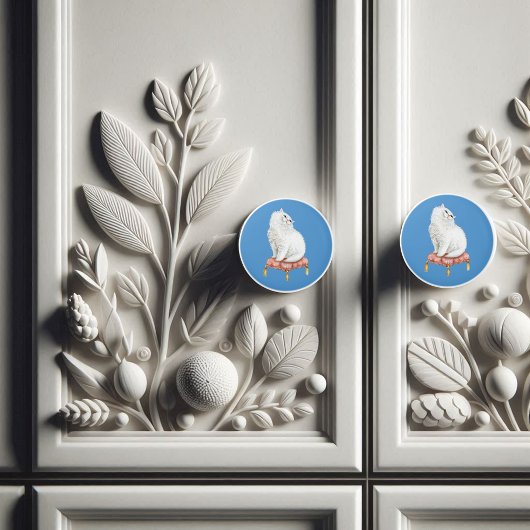 白パーソナライズされた猫かわいらしが枕に座る セラミックノブ