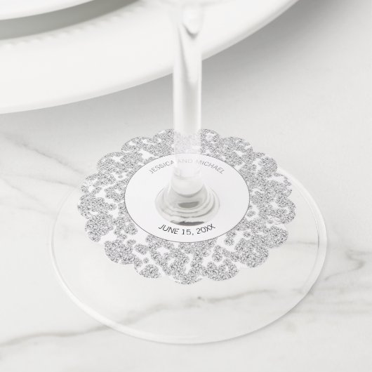 白パーソナライズされた銀エレガントダイヤモンドグリッター ワイングラスタグ (クローズアップ)