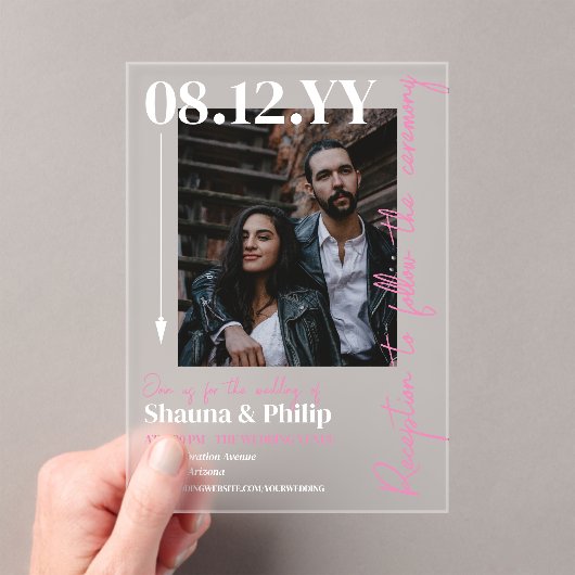 白ピンク矢印タイポグラフィ結婚写真 アクリル招待状 (インサイチュ (ポータブル))