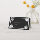 白ファンシーギリシャ鍵フレームエスコートカードブラック プレイスカード (裏面)