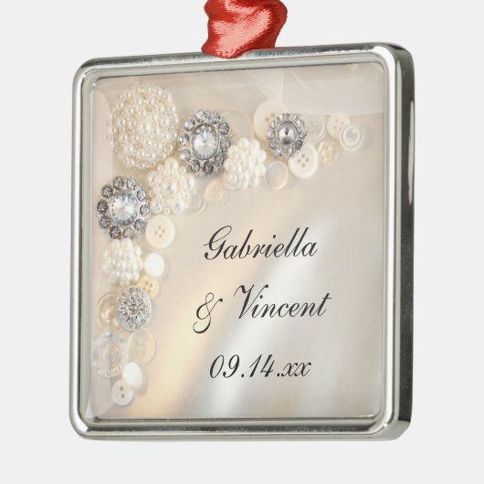 白フェイク真珠とダイヤモンドのボタ結婚ン メタルオーナメント (左)