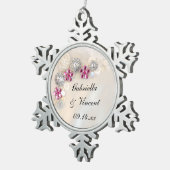 白フェイク真珠とピンクダイヤモンドボタ結婚ン スノーフレークピューターオーナメント (右)