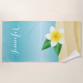 白フランギパニ花と名前をカスタムする ビーチタオル (正面)