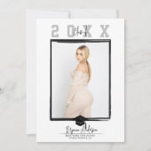 白ミニマルトレンディー卒業写真(任意の色) 招待状 (正面)