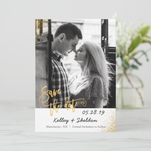 白モダンと金ゴールドの結婚式の日付写真を保存 セーブザデート (スタンド正面)