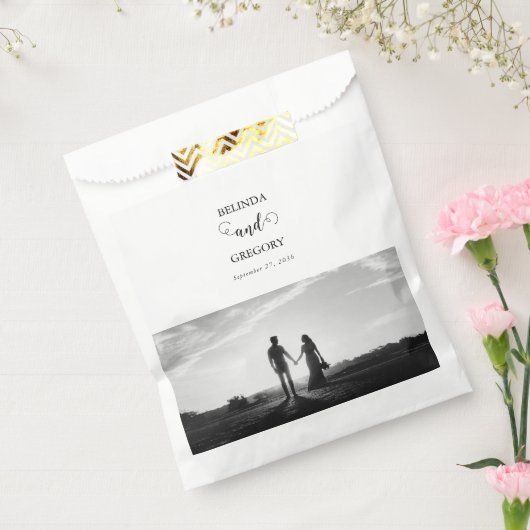 白モダンと黒のスクリプトカップルの写真結婚 フェイバーバッグ (封をした状態)