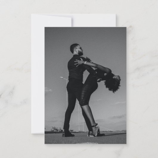 白モダンと黒のスクリプトカップルの写真結婚 出欠カード (裏面)