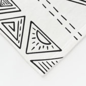 白モダンと黒のボホ族の民族模様 フリースブランケット (角)