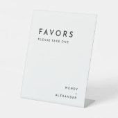 白モダンはっきりした結婚式の引き出物 台座サイン (正面)