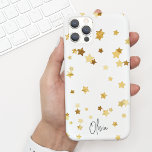 白モダンエレガント金ゴールド星スクリプト（名前あり） iPhone 15ケース<br><div class="desc">このエレガント電話のケモダンースは白い背景に金ゴールド星と自分の名前をスクリプトでモダン示す。目立つデザインが欲しい人にはモダンぴったりだ。このデザインにカスタマイズ名前を追加。誰にでも素敵な誕生日や休日のプレゼントを作る！</div>