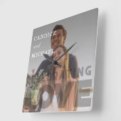 白モダンエレガント黒の写真結婚 スクエア壁時計 (傾斜)