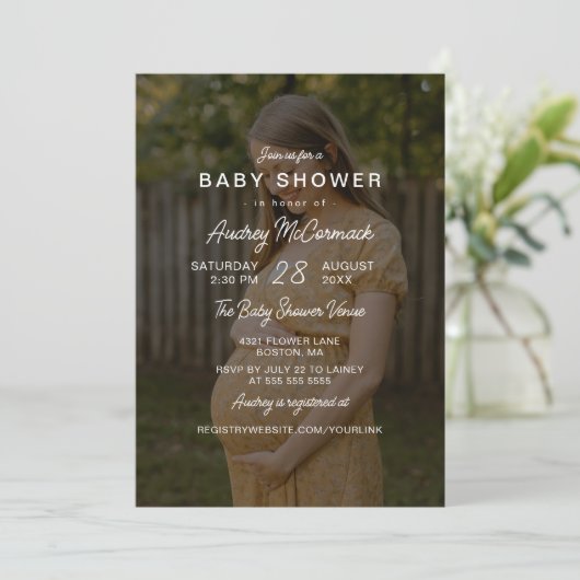 白モダンオーバーレイ妊娠写真ベビーシャワー 招待状 (スタンド正面)