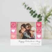 白モダンハートの赤とピンクの写真のバレンタイン ポストカード (スタンド正面)