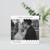 白モダンホタテの写真結婚式の日付を保存 招待状 (スタンド正面)