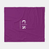 白モダンミニマルモノグラム フリースブランケット (正面(横))