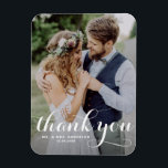 白モダン書写真結婚の マグネット<br><div class="desc">祝感謝していカスタマイズ可能な写真で愛と感謝の意を結婚表現できる！このユニーク記念の品は、愛する人に特別な日を思い出させ表現るのに最適ですが、思い出に感謝してい残る方法で。タイポグラフィの写真モダンオーバーレイを搭載。写真と詳細を追加してパーソナライズこの写真感謝していは他のカードの株式で利用可能。感謝のノートを写真のパーソナライズされたあなたのマ結婚グネットと思い出感謝していせるよ。今日あなたの愛する人々に冷蔵庫のために到達するたびに特別な日の喜びを覚えさせなさい！</div>