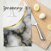 白モダン灰色の大理石と金ゴールドリボンモノグラム キッチンタオル (四つ折り)