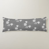 白モダン灰色の花柄 ボディピロー (正面)
