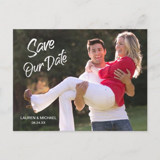 白モダン筆スクリプト日付を保存結婚する ポストカード (正面)