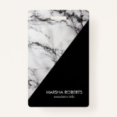 白モノグラムの大理石と黒粒 バッジ (裏面)