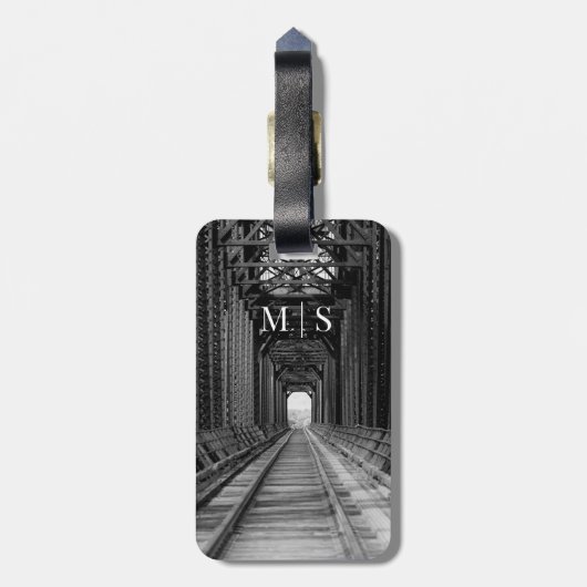 白モノグラムの黒のトレッスルブリッジ ラゲッジタグ (裏面縦)