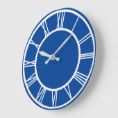白ローマ数字パターン縁ど深い青丸 ラージ壁時計 (傾斜)