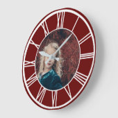 白ローマ数字縁ど濃赤フォトラウンド ラージ壁時計 (傾斜)