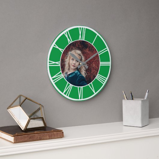 白ローマ数字縁ど緑追加フォトラウンド ラージ壁時計 (オフィス)