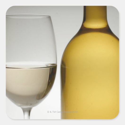 白ワインとワインのグラスのクローズアップボトル スクエアシール (正面)