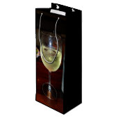 白ワインの冷やしたグラスをワインのトートバッグに入れる ワインギフトバッグ (裏面アングル)