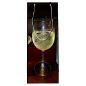 白ワインの冷やしたグラスをワインのトートバッグに入れる ワインギフトバッグ (裏面)