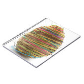 白上の着色されたわらのイースターエッグ ノートブック (左側)