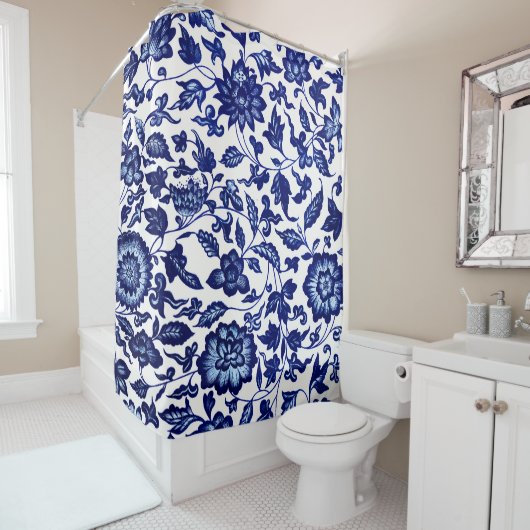 白中国のに濃いネイビーの青い花の模様 シャワーカーテン (インサイチュ)