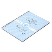 白人のスイス人が付いている青はベビーシャワーの来客名簿に点を打ちます ノートブック (左側)