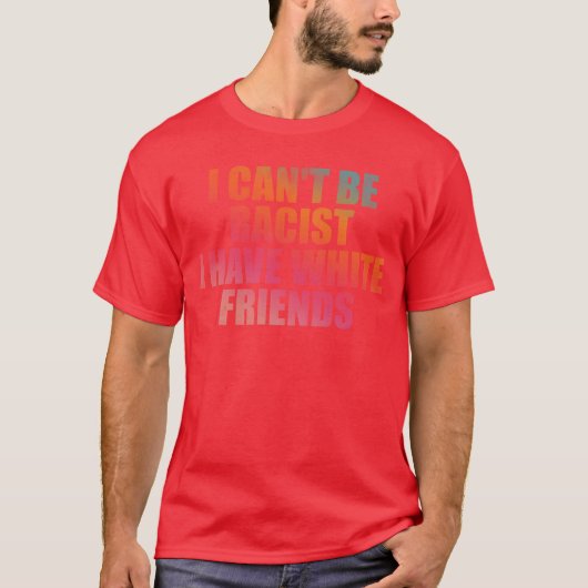白人の友達がいるから私は人種差別者ではない Tシャツ (正面)