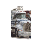 白人の大きい装備のトラック運転手貨物自動車及びハイウェーのトラック運転手 フラスク (左)