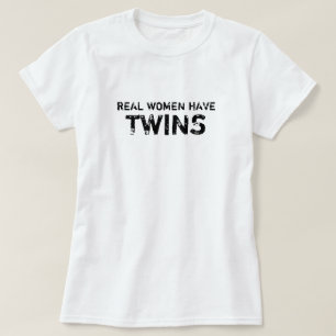 白人の本当の女に双生児があります Tシャツ