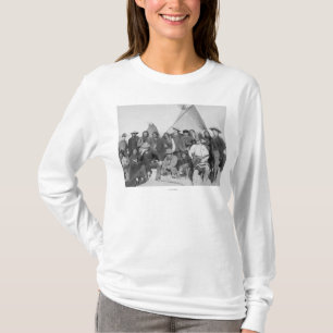 白人(を含むバッファロービル)およびLakota 3 Tシャツ