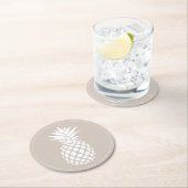 白名門私立校風のパイナップルオンベージュ ラウンドペーパーコースター (インサイチュ)
