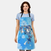 白図解入りの、写真付きの水色ムーンフラワー エプロン (着用した状態)