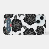 白地にブラックローズの花柄 iPhone 15ケース (裏面横)