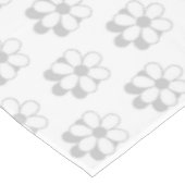 白地にライトグレーと白の花 テーブルクロス (アングル)