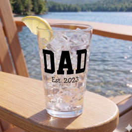 白地に太字のブラックテキストで「Dad Established」 タンブラーグラス