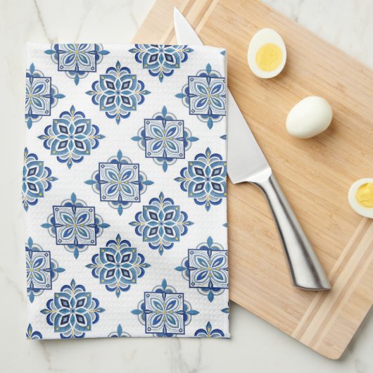 白地に青い刺繍のオーナメント キッチンタオル (四つ折り)