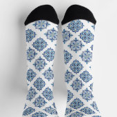 白地に青い刺繍のオーナメント ソックス (上部)
