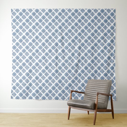 白地に青い刺繍のオーナメント タペストリー (インサイチュ(横))