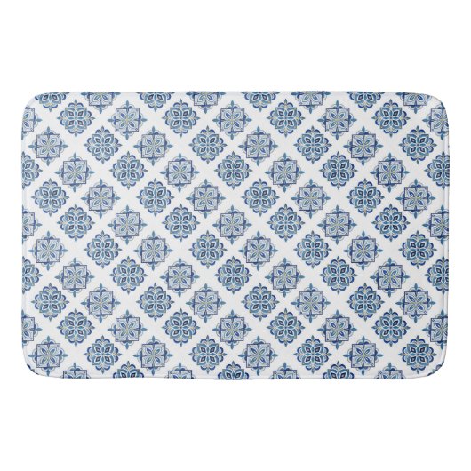 白地に青い刺繍の装飾 バスマット (正面)