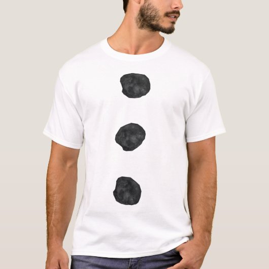 白地に黒いボタンが3つ付いた雪だるまのコスチュームシャツ Tシャツ (正面)