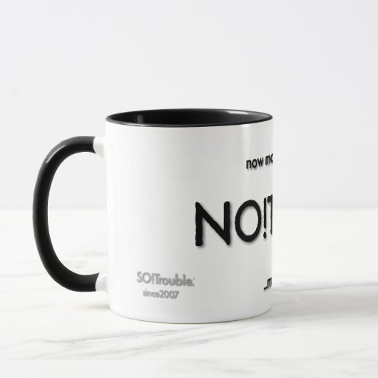 白地に黒のNO!Trouble. タイトルとタグライン マグカップ (左)
